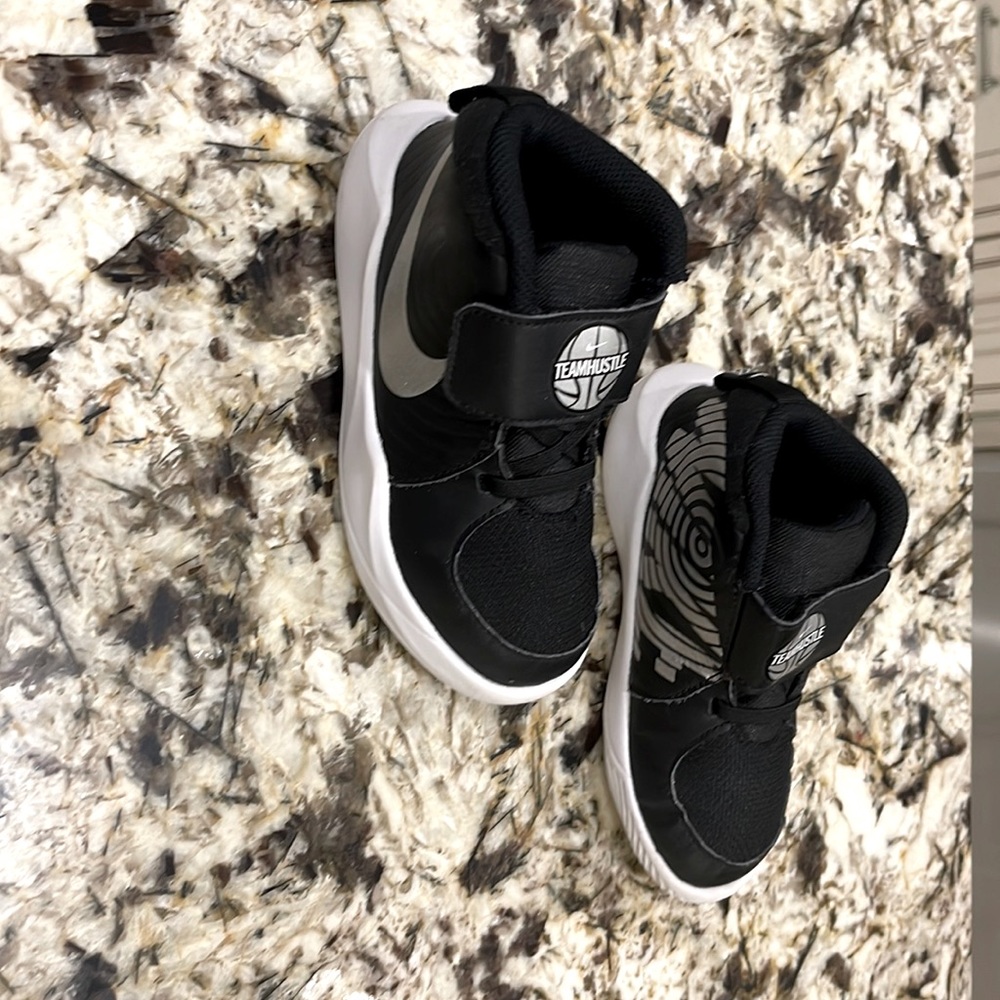 10c black and white nike